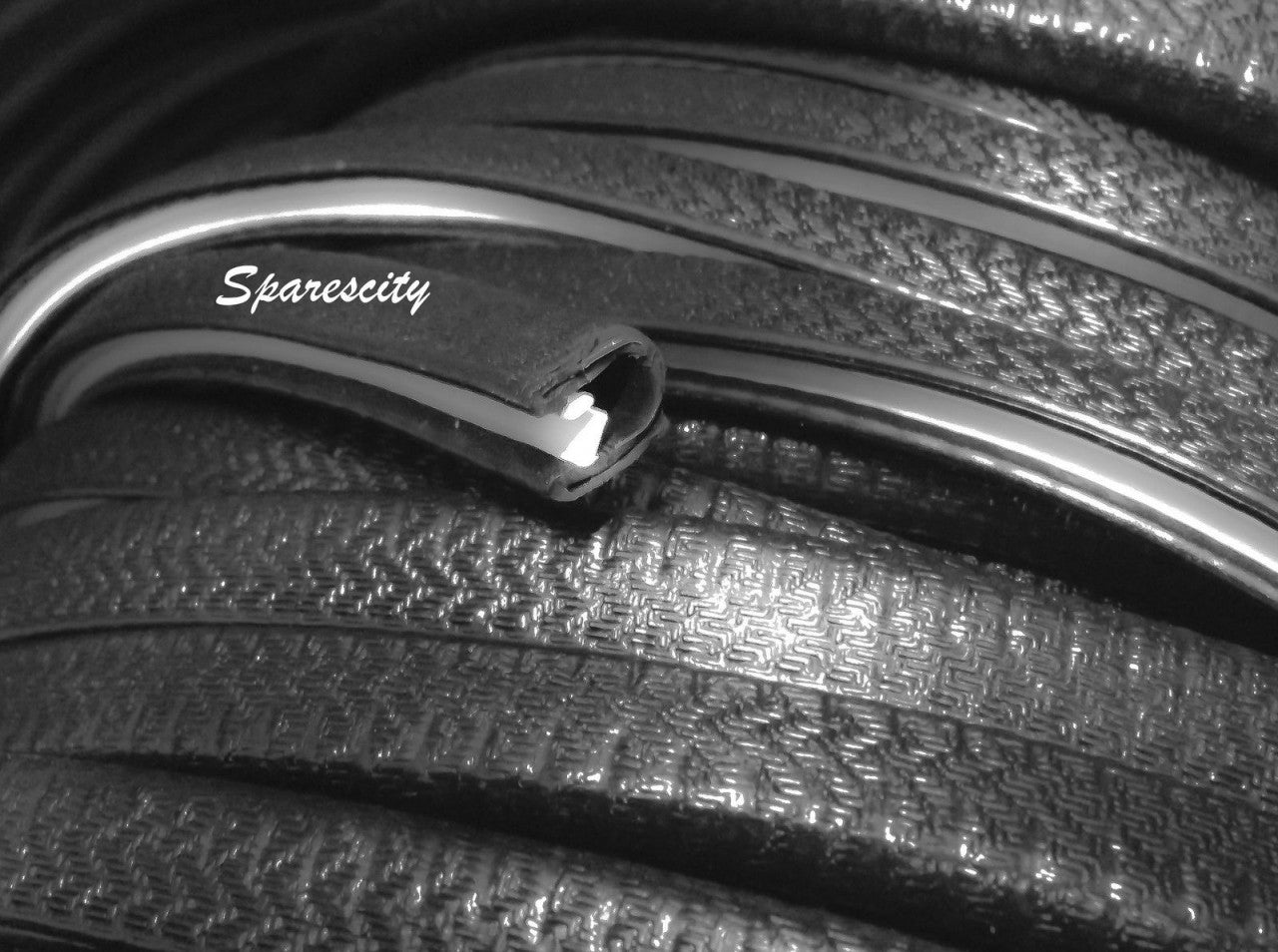 HOLDEN DOOR TRIM PINCHWELD OLD STYLE BLACK HQ HJ HX HZ LC LX LH UC 14x8x4mmSM BW 6 meters